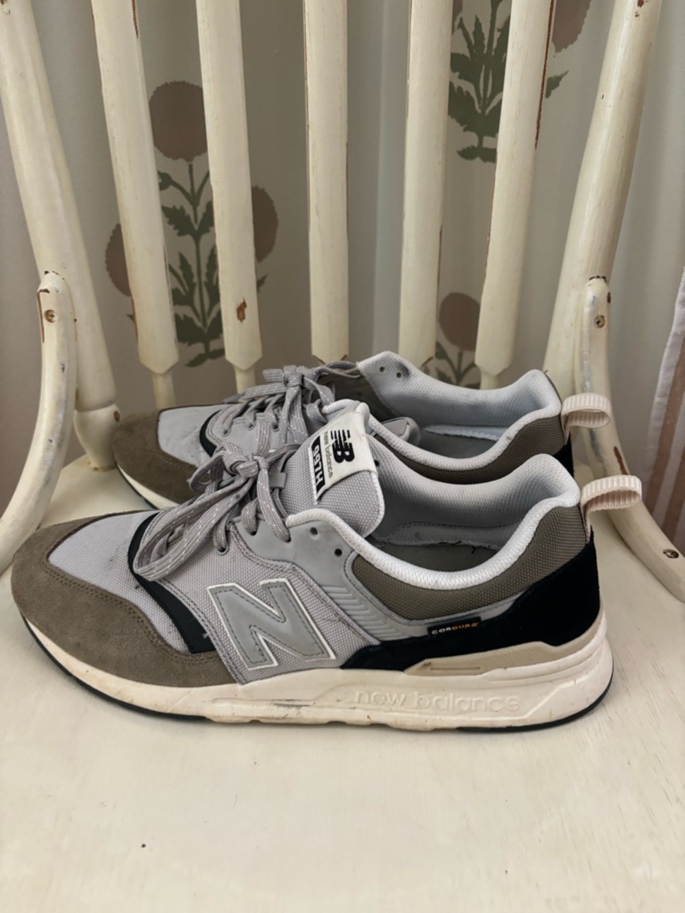 New Balance Men's Grey and Black Lace-Up Sneakers